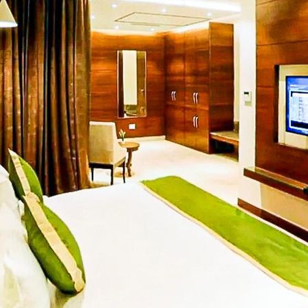 Delux Plaza By WB Inn Agra  Extérieur photo