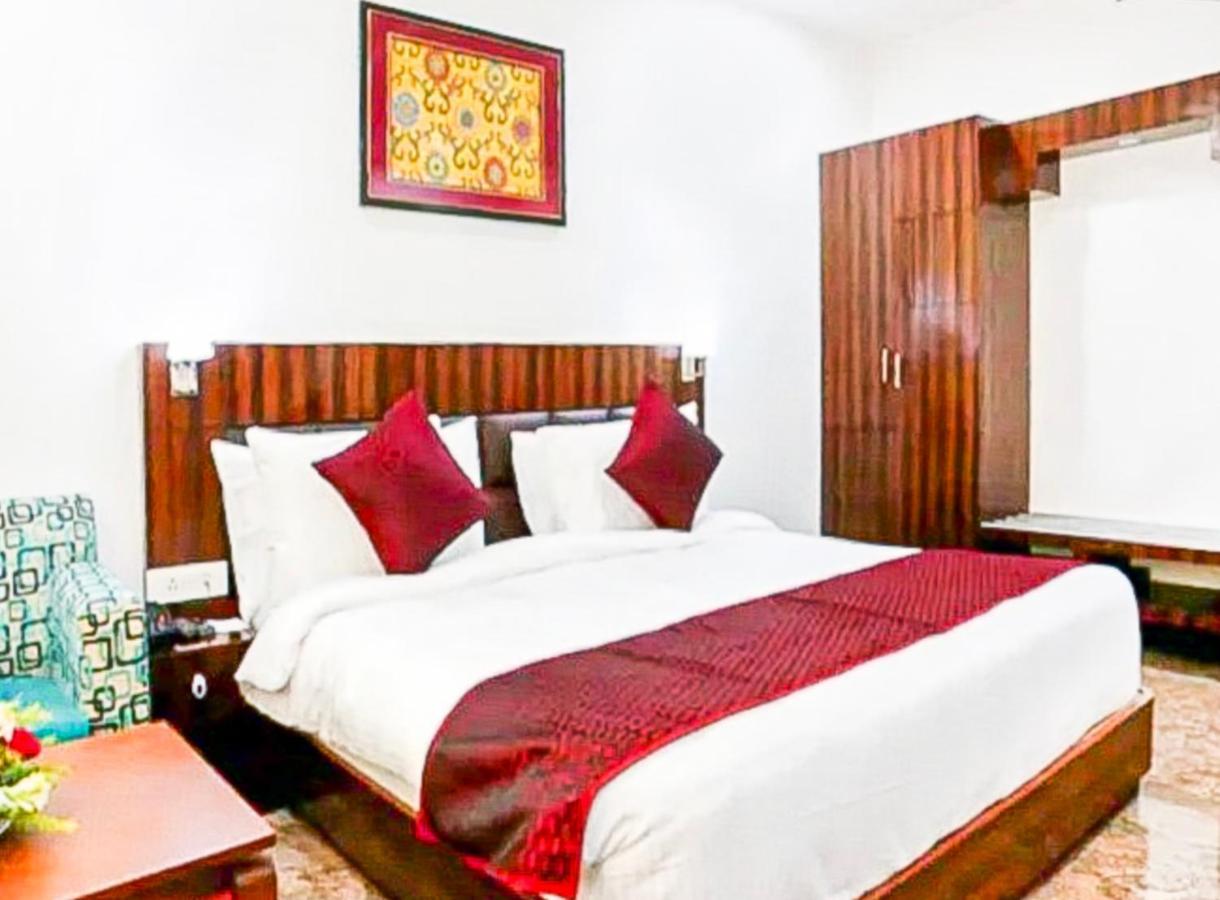 Delux Plaza By WB Inn Agra  Extérieur photo