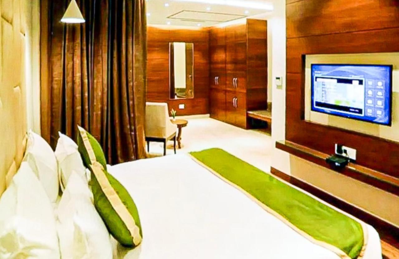 Delux Plaza By WB Inn Agra  Extérieur photo